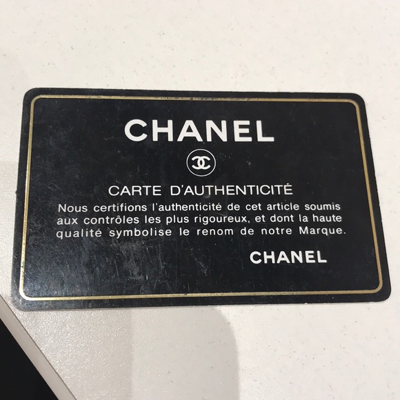 AUTHENTIC PATENT LEATHER CHANEL LOGO CARD CASE - Picture 9 of 9